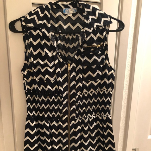 Cute casual black and white chevy zipper dress. - Picture 4 of 7